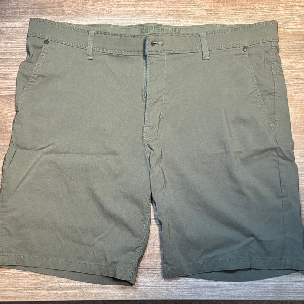 Copper & Oak- Rivet Men's Green Flat Front Shorts- Size 40